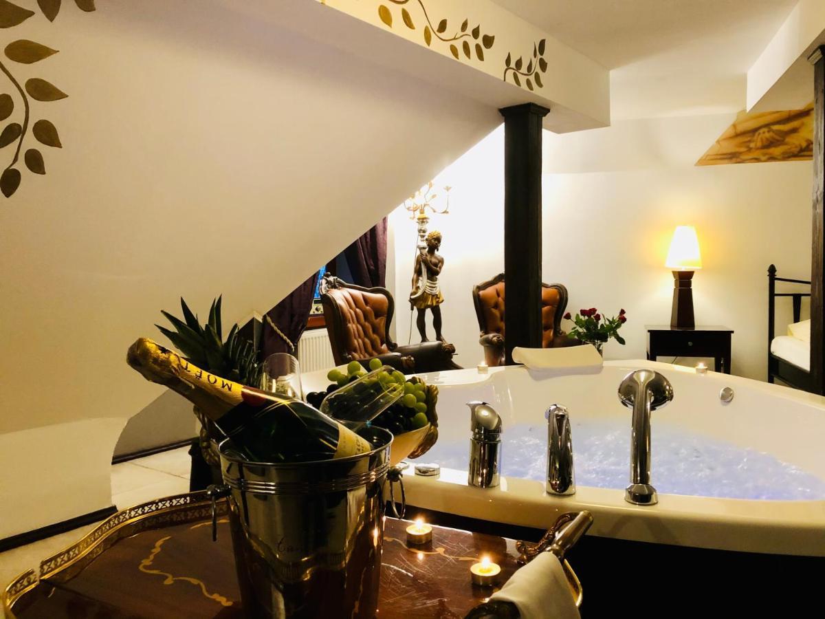 Restauracja - Hotel Mocca D'Oro Mikolow Eksteriør billede