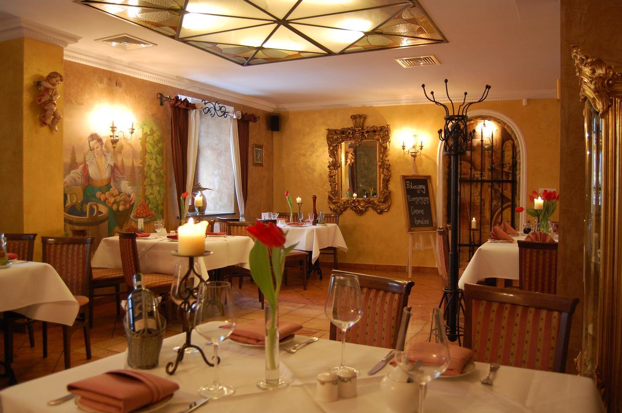 Restauracja - Hotel Mocca D'Oro Mikolow Eksteriør billede